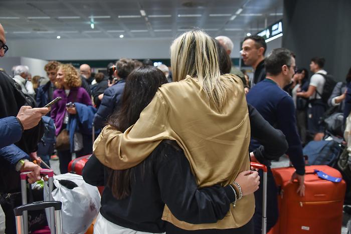 The Farnesina on the front line for repatriations, over 14,000 calls to the Crisis Unit: how many Italians are still stranded in the Gulf