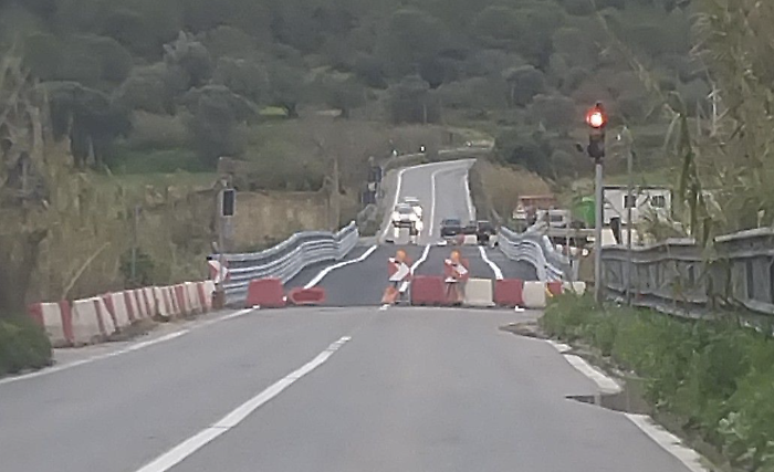 Bridge over the Ippari River, work completed: but there is a minimal height difference