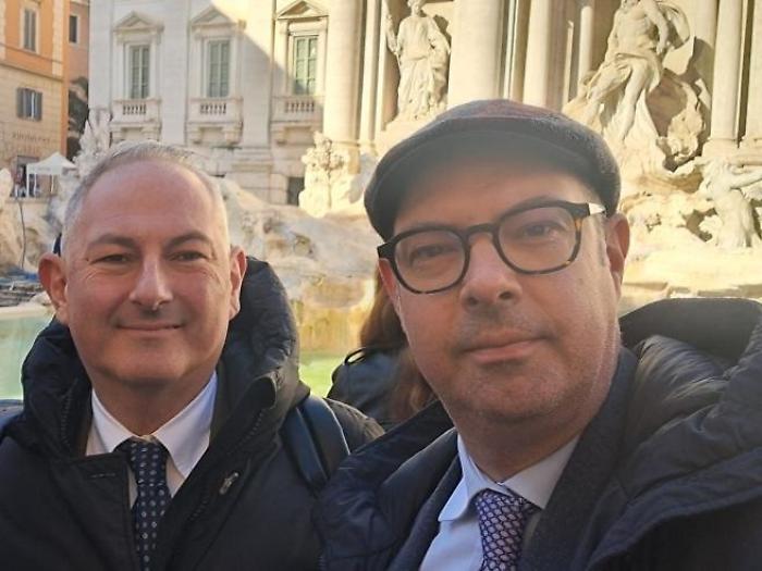 Two gay mayors, one from FdI and the other from the League, are getting married: "But we are for the traditional family"