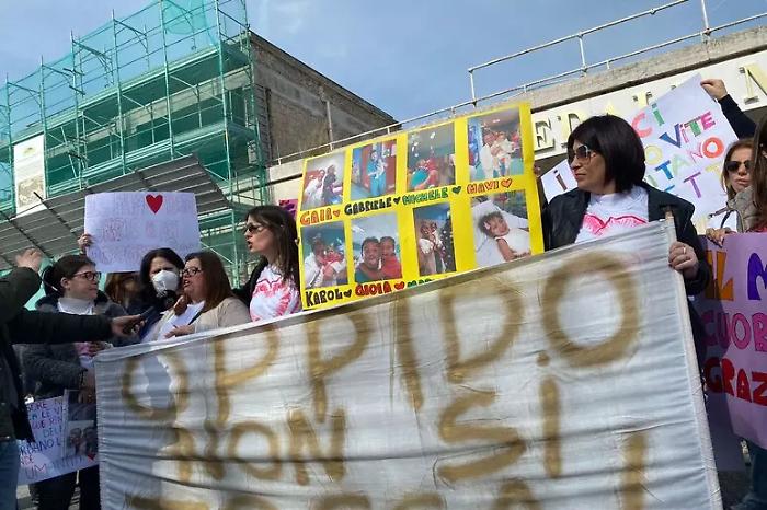 "Burned Heart", solidarity with the cardiac surgeon who operated on Domenico: parents display photos of the saved children