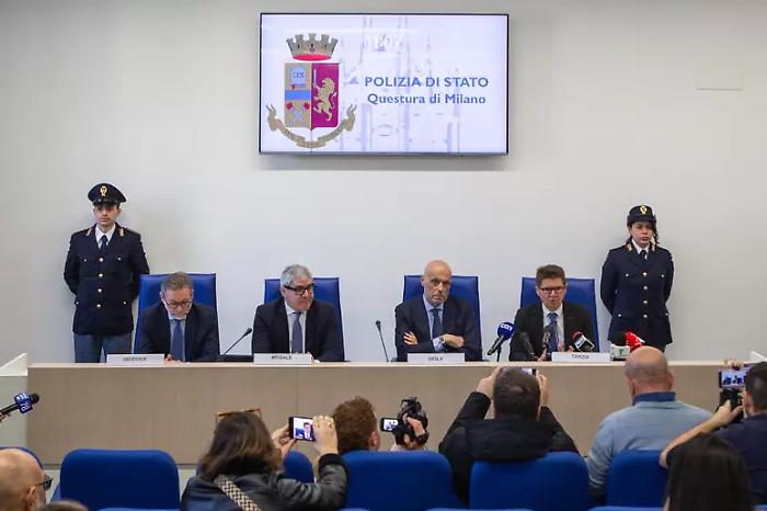 Hammer blows to the back, extortion, and naked bodies: all the shocking accusations against Cinturrino and two other police officers