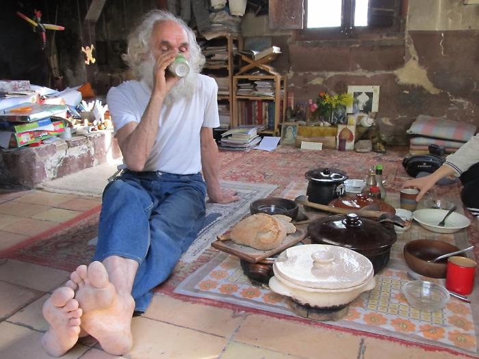 Who is Fabrizio Cardinali, the man who has lived in the woods for 40 years without light or water (but it is a different case from the Family of the Woods)