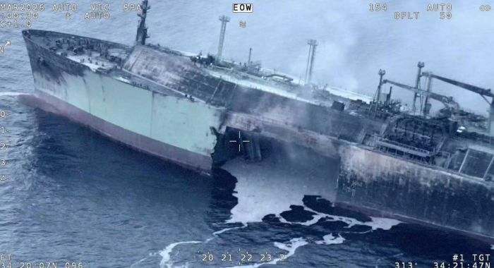 The long drift of the 'Arctic Metagaz': the video of the Maltese flyover of the drifting Russian tanker in the Mediterranean