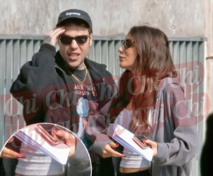 Fedez towards third parenthood? The 'suspicious' belly of Giulia Honegger on 'Chi'