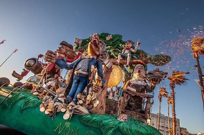 Disobedience as a symbol of peaceful and dreamy revolt: the allegorical float of Acese Matteo Raciti shakes Viareggio.