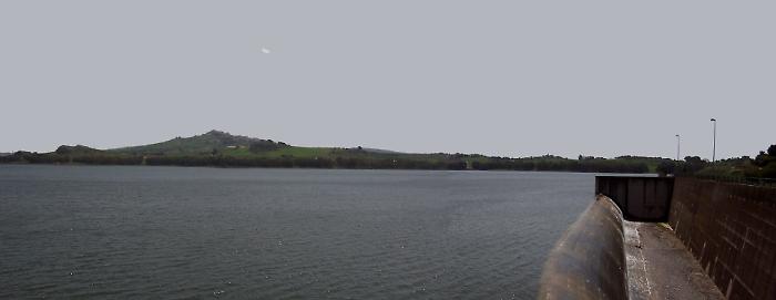 San Giovanni Dam, the water is there but the lifting pumps are broken: over 16 million cubic meters remain trapped.