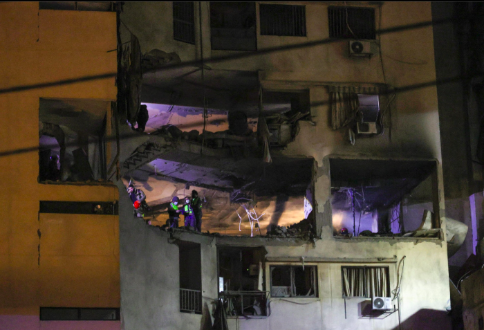 Tehran missiles on Tel Aviv, two dead. Israeli bombings in downtown Beirut. More drones over the U.S. embassy in Baghdad.