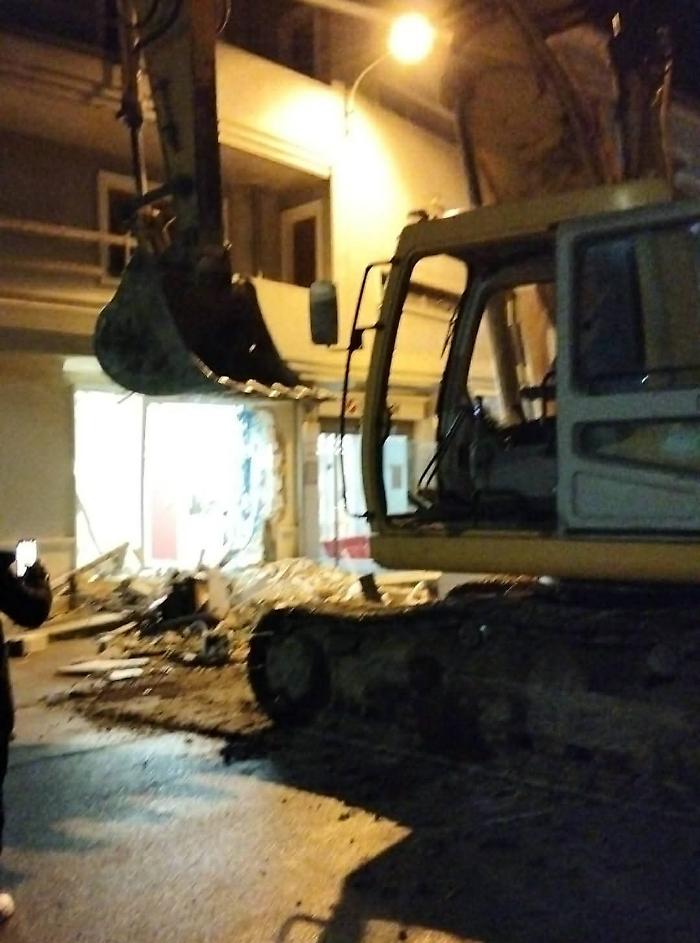 Assault on the bank of Acate, the commando acted swiftly. Here is the video.