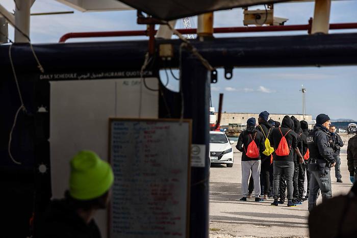 Sea Watch migrants landing Trapani