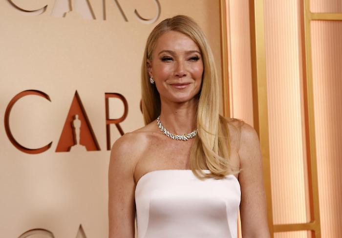 Gwyneth Paltrow is auctioning her style: from the sketches of the pink dress from the 1999 Oscars to 250 lots from her wardrobe.