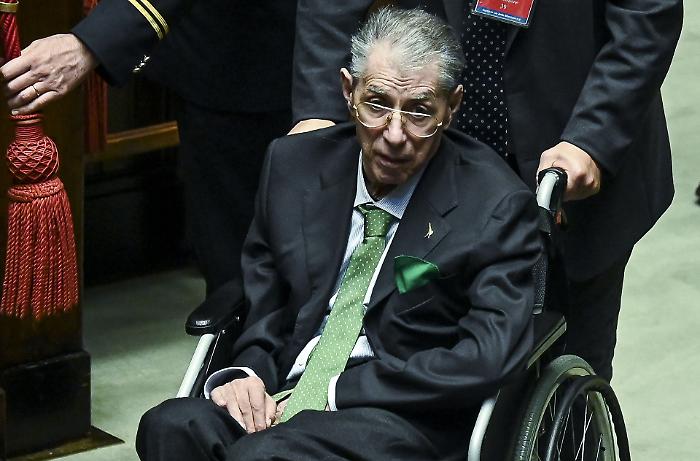 Umberto Bossi has died: farewell to the soul of the League