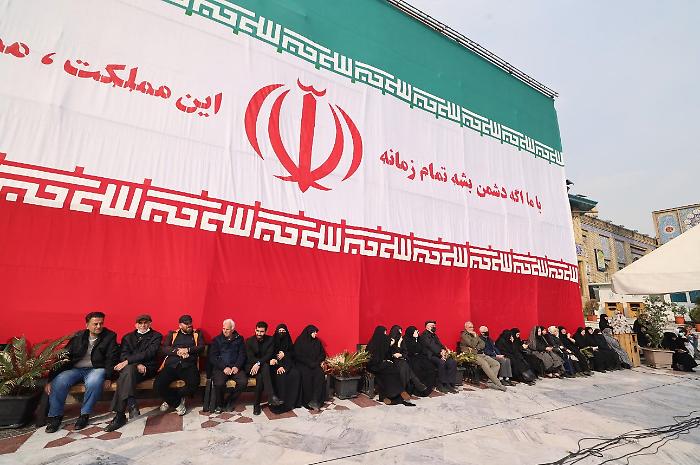 "Zionist traitors": Iran's intelligence announces 97 arrests and dismantles several armed cells