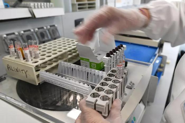 Hepatitis A on the rise in Campania: raw seafood under accusation for 133 cases and over 50 hospitalizations