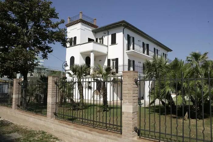 Villa Mussolini remains in Riccione: the "Sabauda" flag is excluded, the Municipality wins
