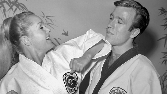 He had suffered two heart attacks, yet he was still acting at 86 years old: this time there was nothing to be done.