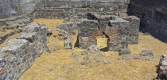 "Their thoughts also pass by": the Roman baths as a mirror of the ancient soul