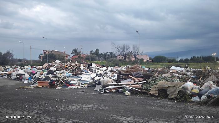 Giardini Naxos: cleanup of the beaches begins after Cyclone Harry