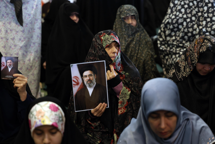 There is still mystery surrounding Mojtaba Khamenei: for the U.S. and Israel, he is believed to be alive, but the question remains as to who really commands in Tehran.