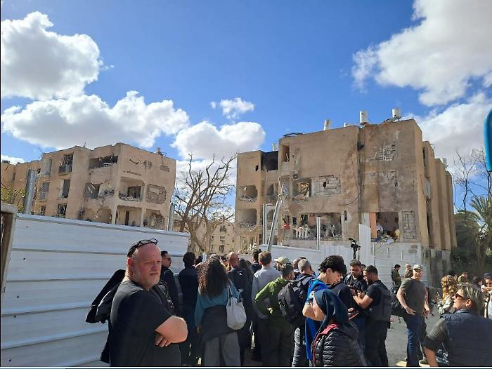 Half-ton missile strikes Arad: 115 injured, 500 displaced, and 70 children hospitalized