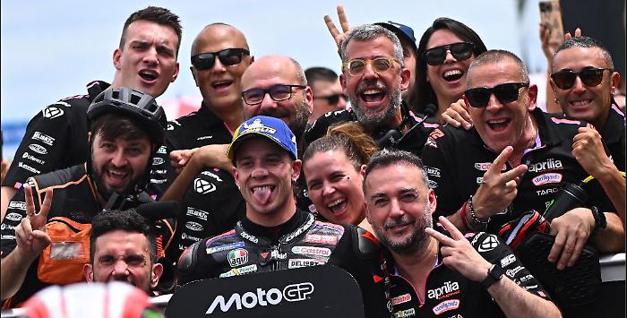 Bezzecchi triumphs and Aprilia makes it two in a row with Martin: Italy reigns in motorcycles
