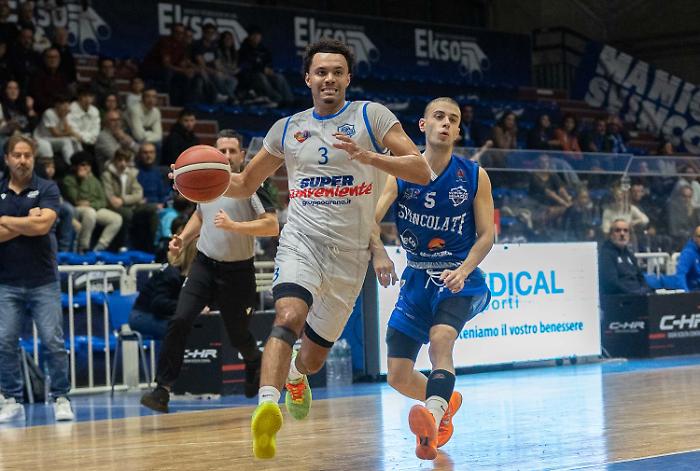 SuperConveniente Ragusa conquers Milazzo and ties with Viola for second place in the standings.