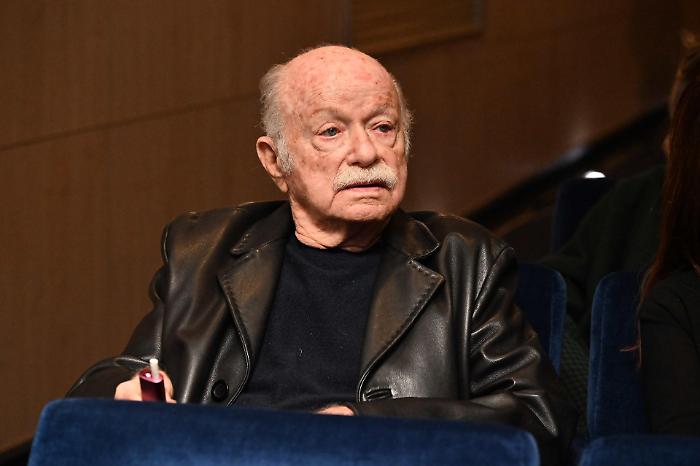 Gino Paoli has died, from "Sapore di Sale" to "Quattro amici al bar" a life as a star.