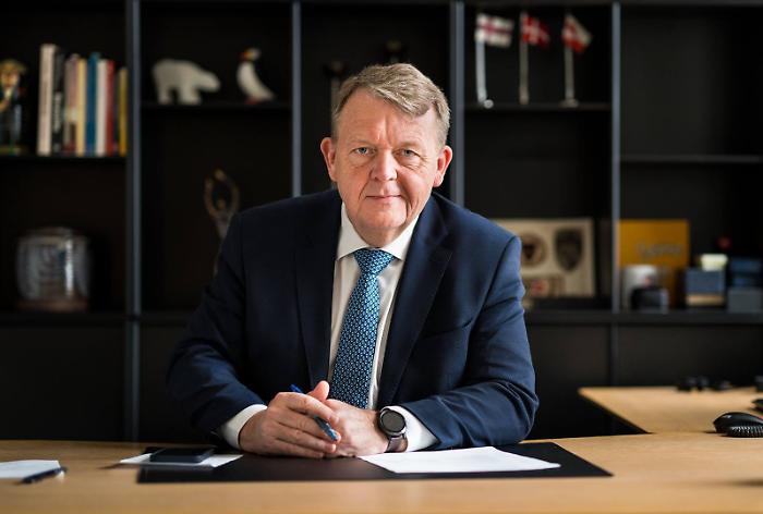 Head to head in Denmark: red block 81-80, Lars L&oslash;kke Rasmussen possible swing voter