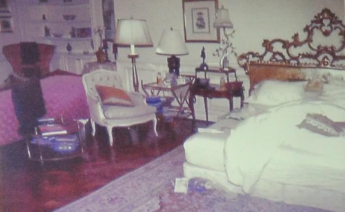 Michael Jackson and the bedroom turned into an anesthesia room: the photo from Neverland Ranch released in the trial