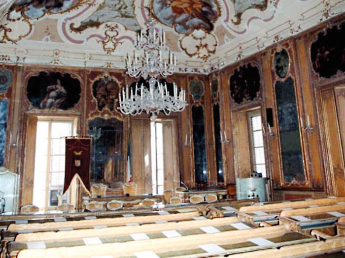 Splits, new groups and alliances: how the city council of Palermo is changing, between loyalty to symbols and shifts between parties